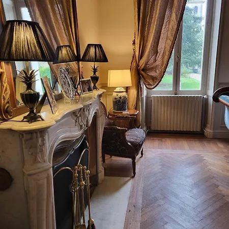 فيلة Le Grand Manoir D'aleksandr Saint-Medard-de-Guizieres
